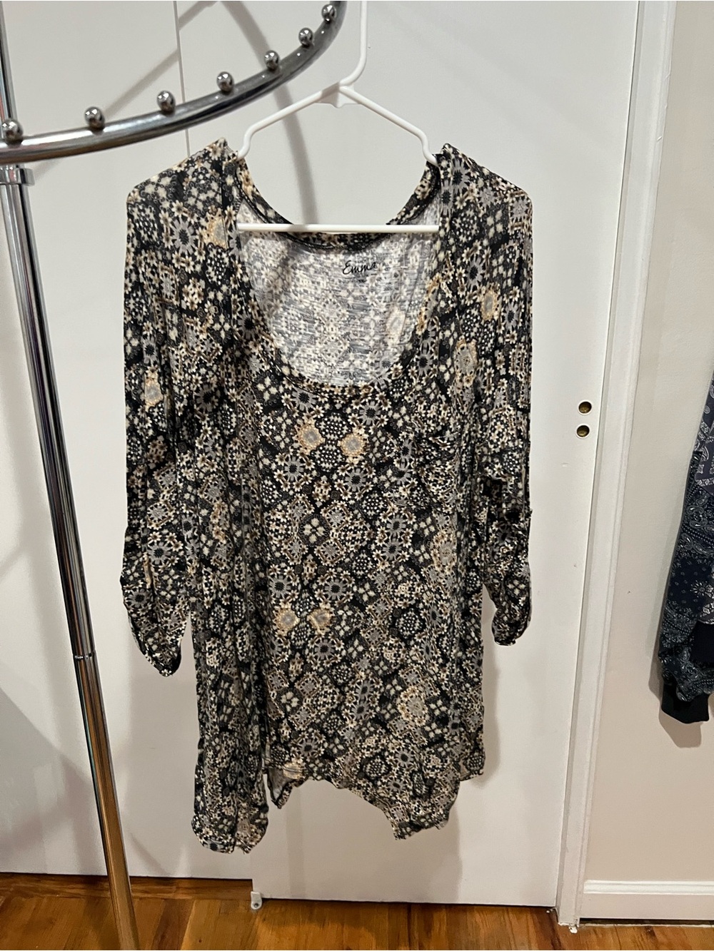 Simply Emma Black& Cream Printed Scoop-Neck Women’s Top